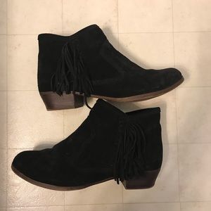 Minnetonka black suede booties with fringe NWOT